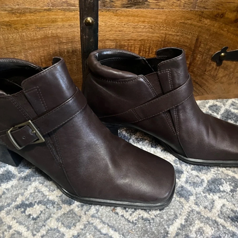Boots - Picture 4 of 6